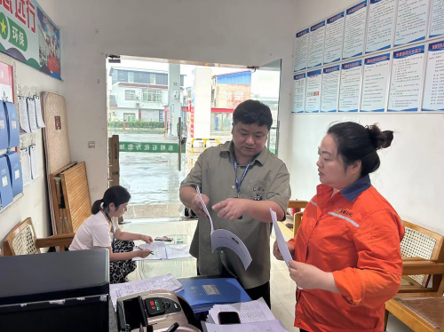 绵竹市气象局开展防雷安全专项检查(图2)