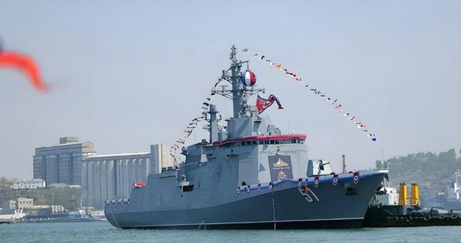 终于扶正朝鲜新驱逐舰抢救成功代价沉重船头已切掉主炮报废(图4)