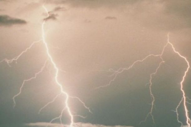 广州丨工人雨天在农田施肥耕作过程中被雷击中不幸去世！雇主该赔吗？(图3)